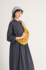 Riñonera de pana color bronce para mujer