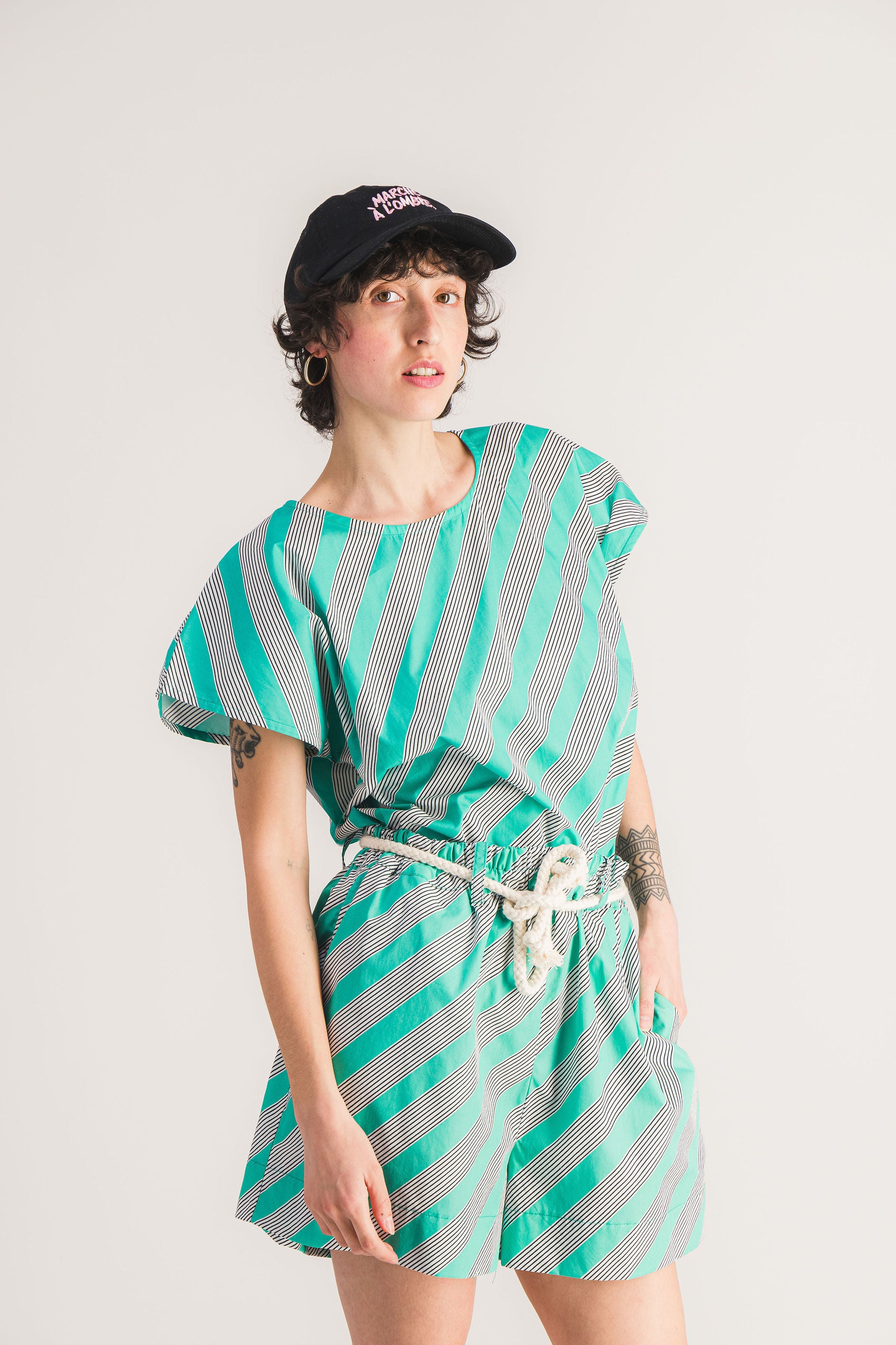 Top verde sin mangas