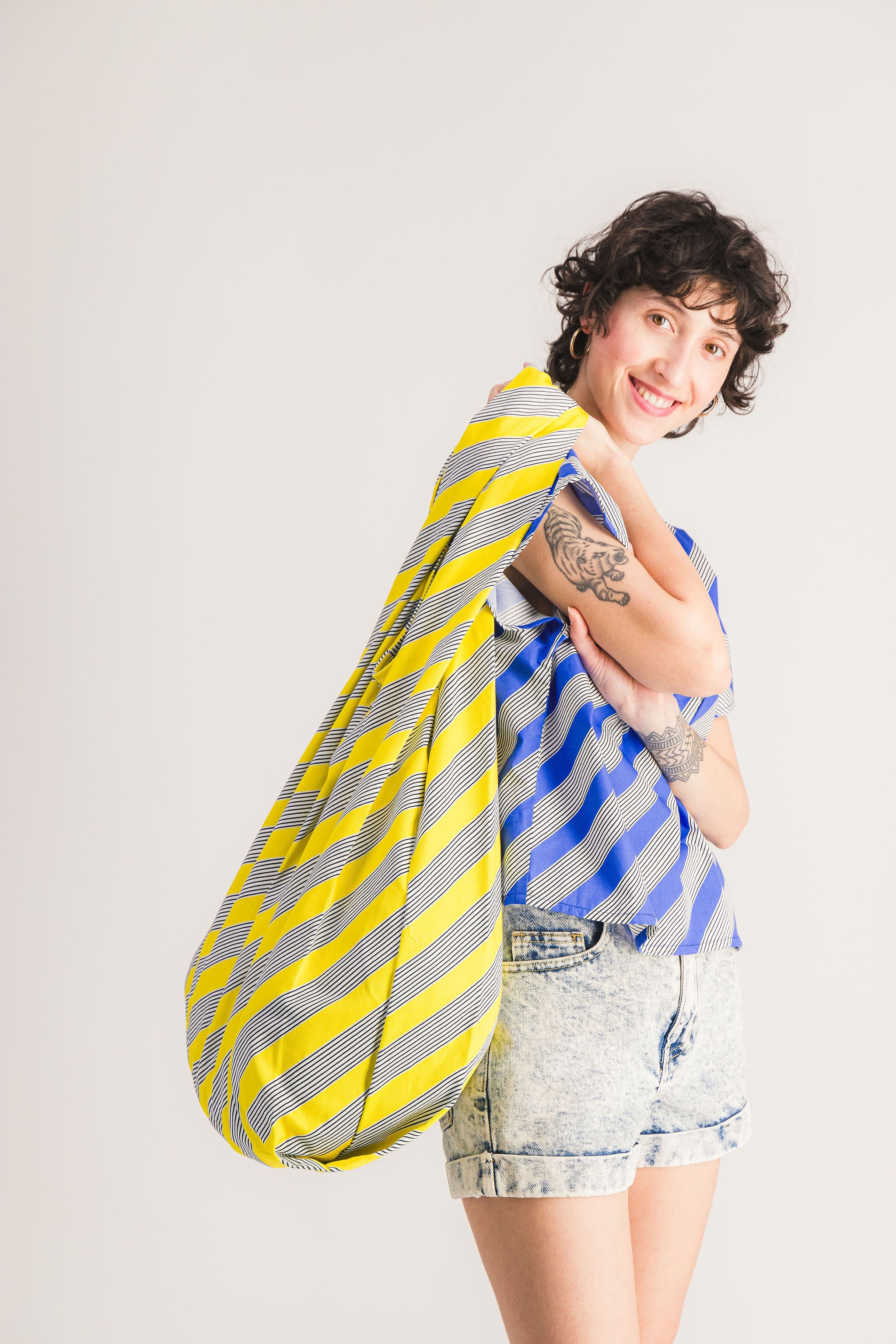 Top azul sin mangas