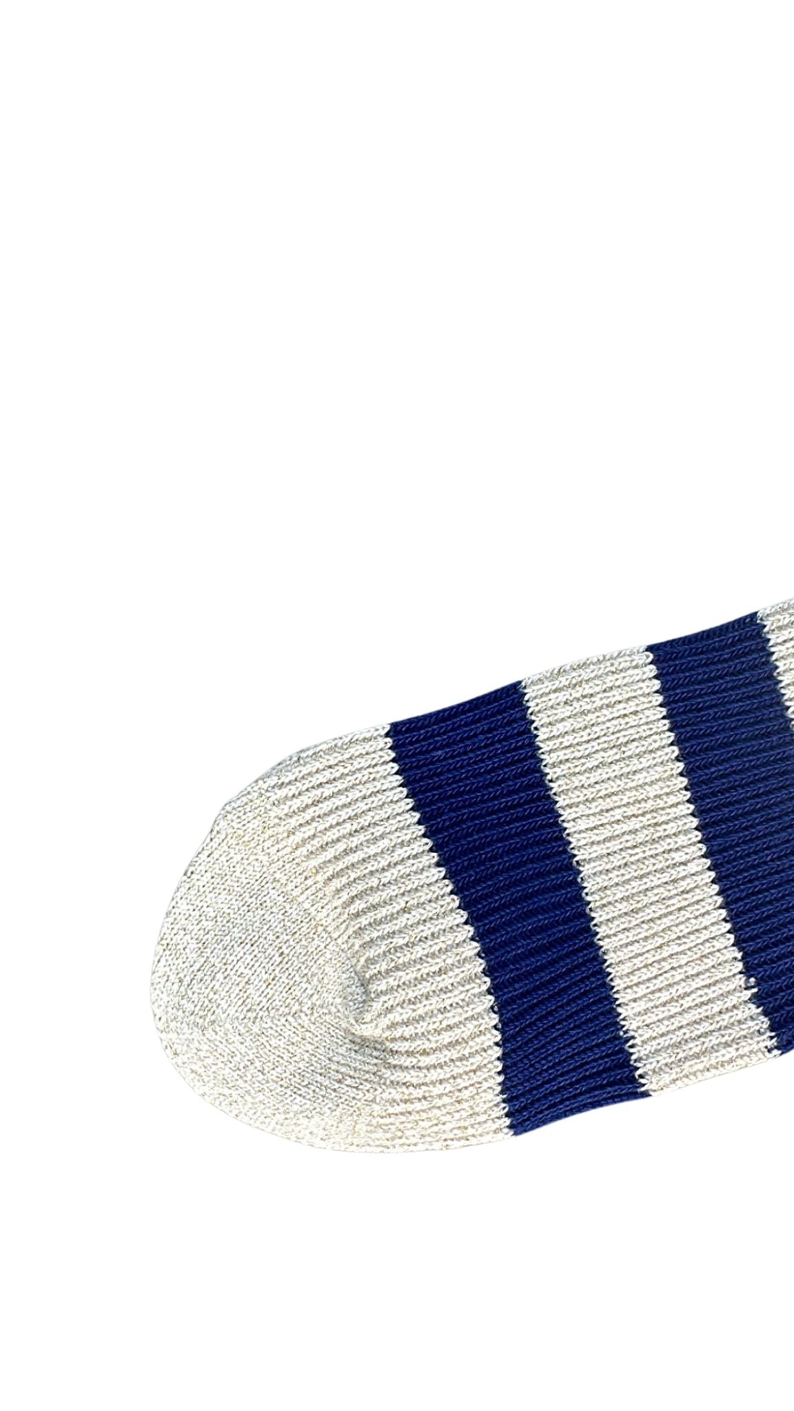 calcetines de rayas azules y blancas