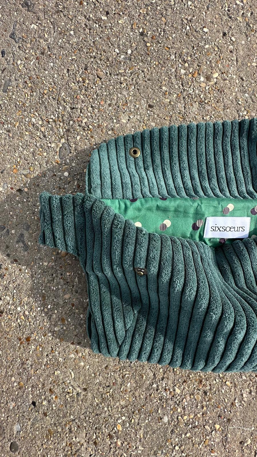 Riñonera de pana verde oscuro para mujer