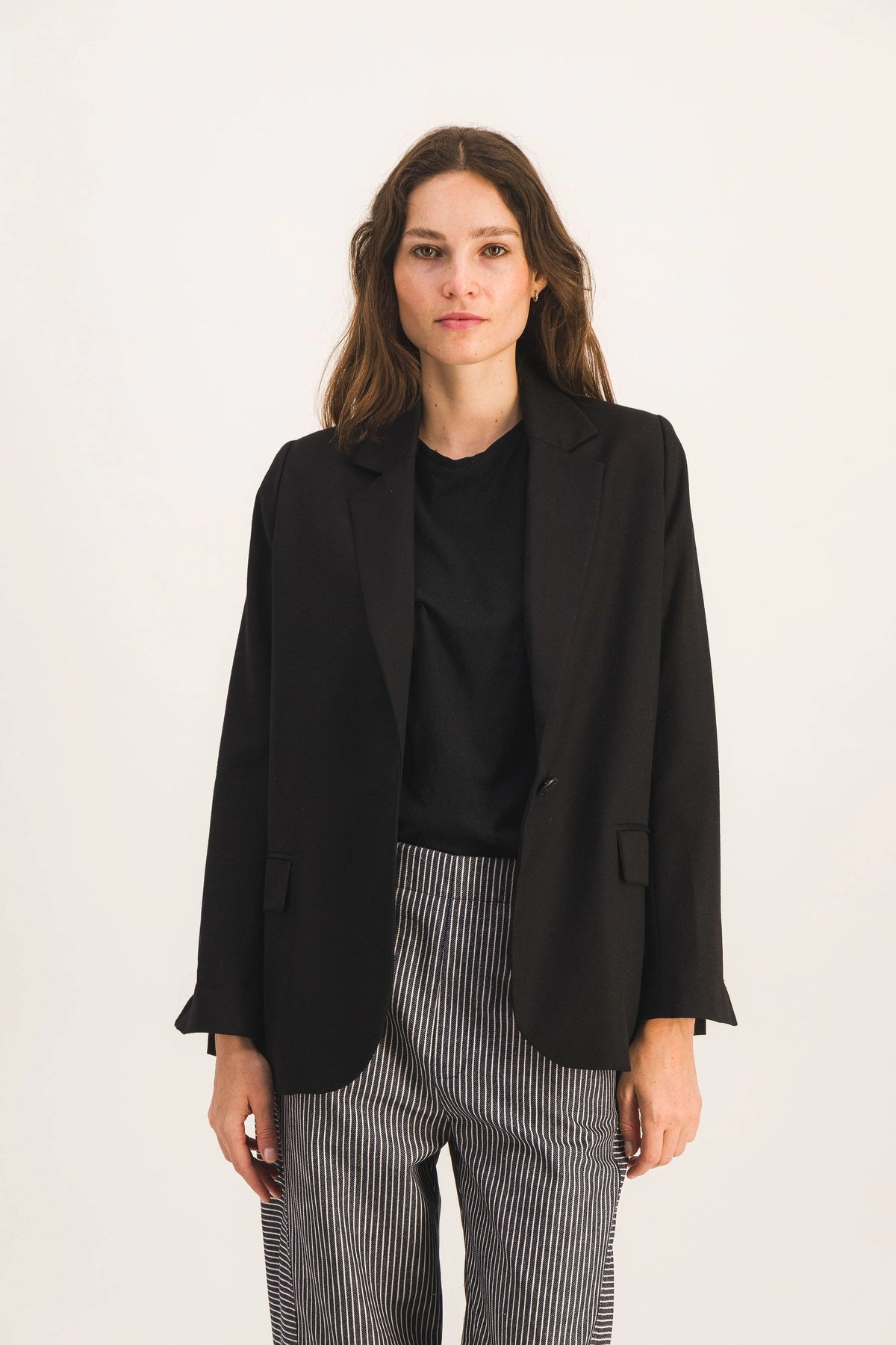 blazer-noir-laine-lois-noire