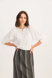 BLUSA NIKI CON BORDADO INGLÉS