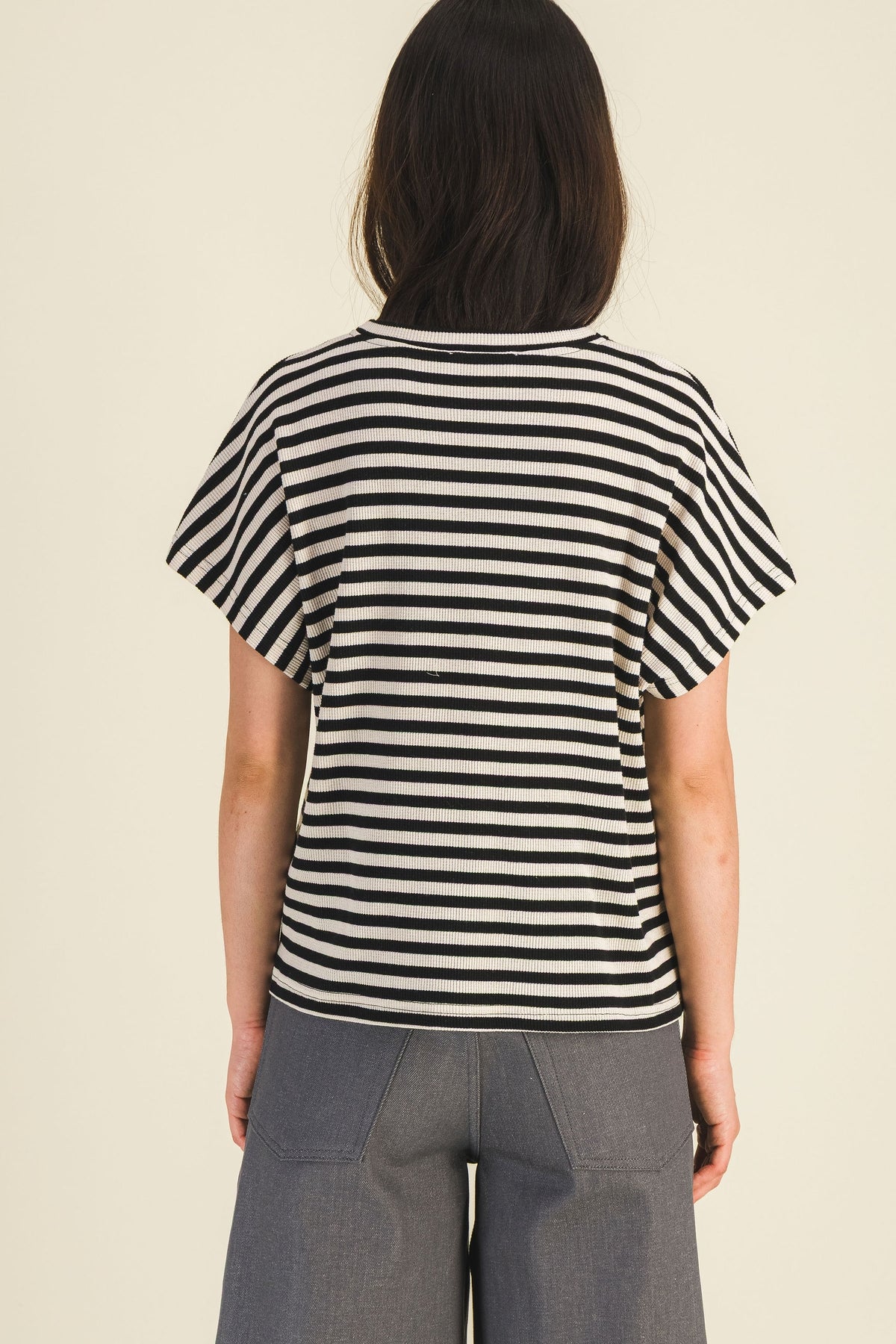 CAMISETA DE TIRANTES UNA NEGRO Y BLANCO