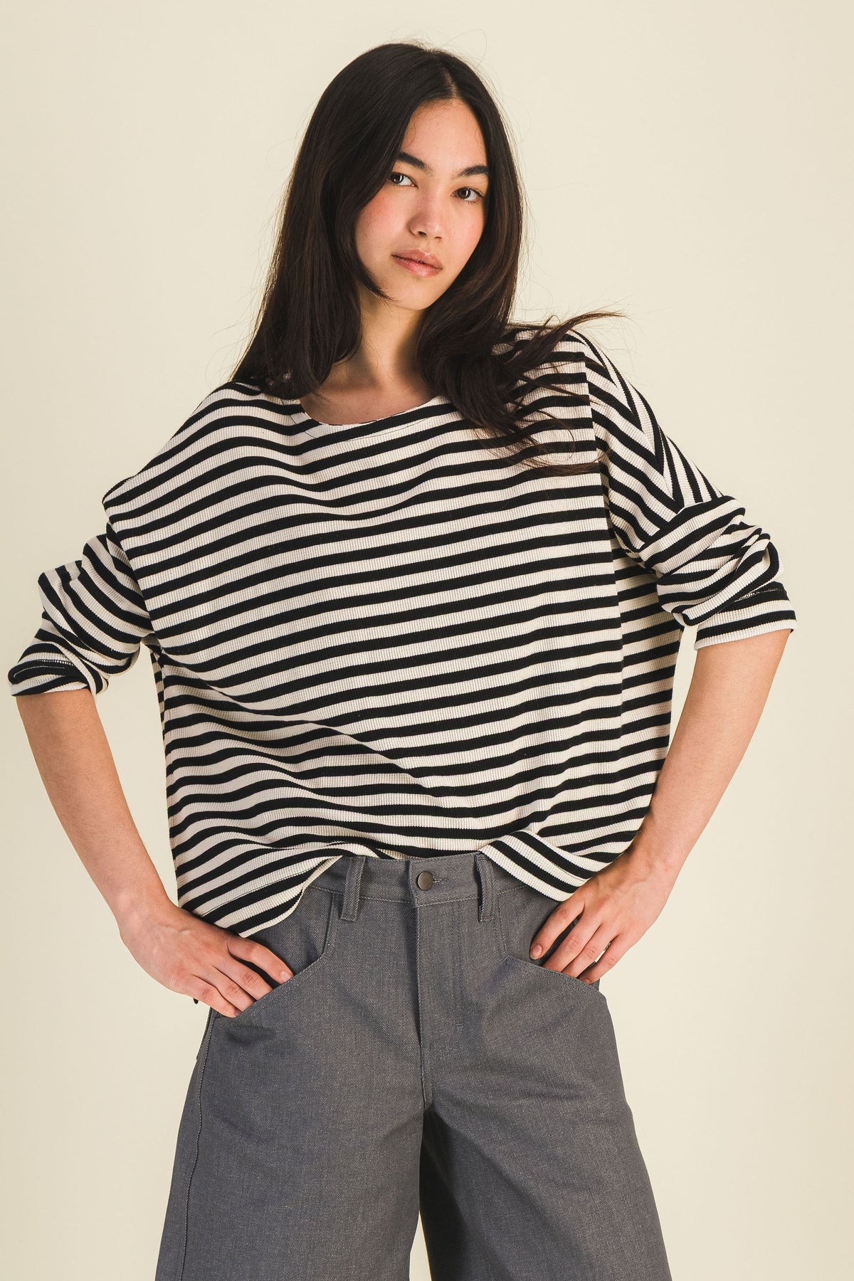CAMISETA RAYAS MARINERAS MÉLIE BLANCA Y NEGRA