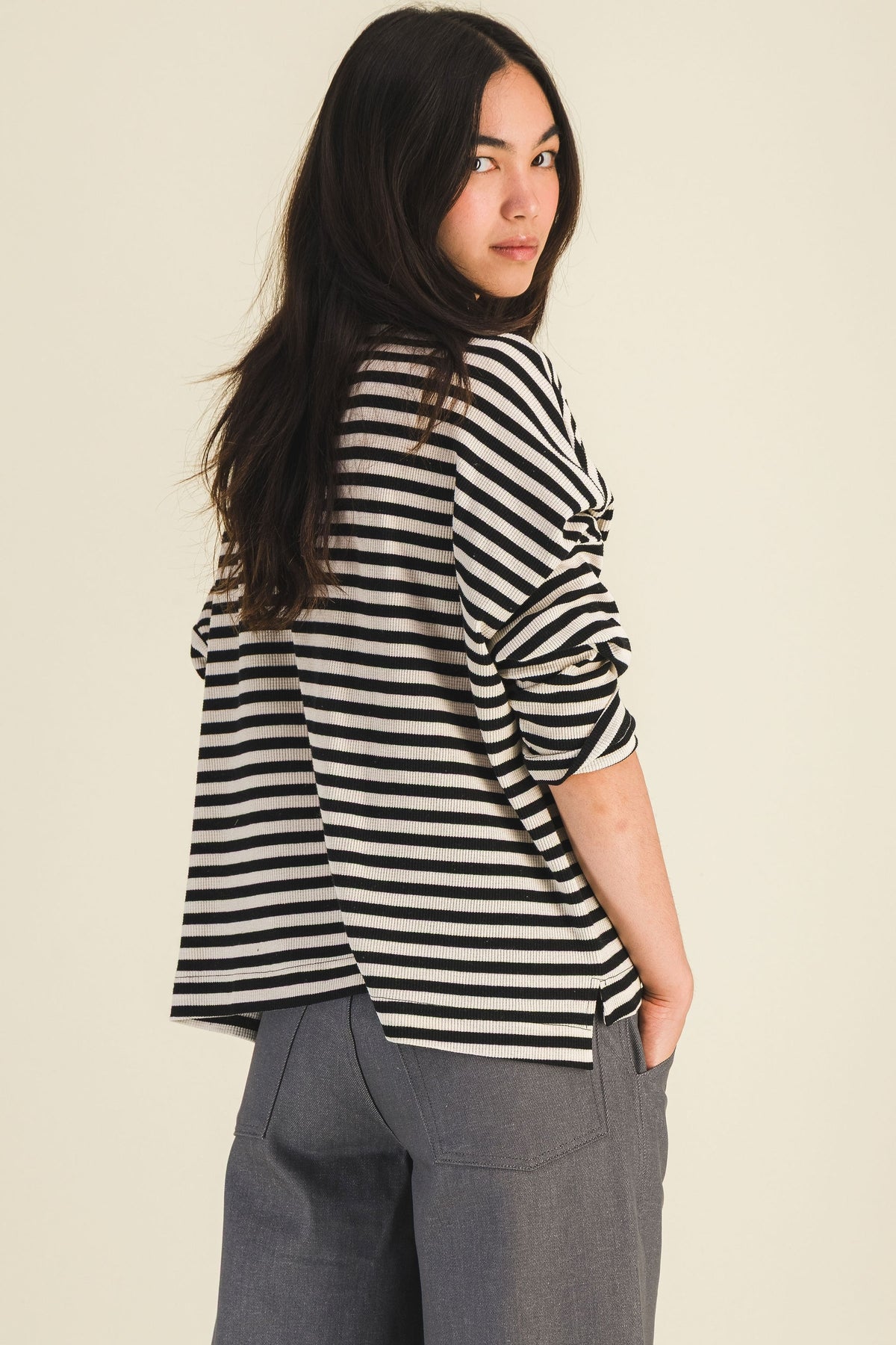 CAMISETA RAYAS MARINERAS MÉLIE BLANCA Y NEGRA