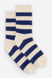 calcetines de rayas azules y blancas