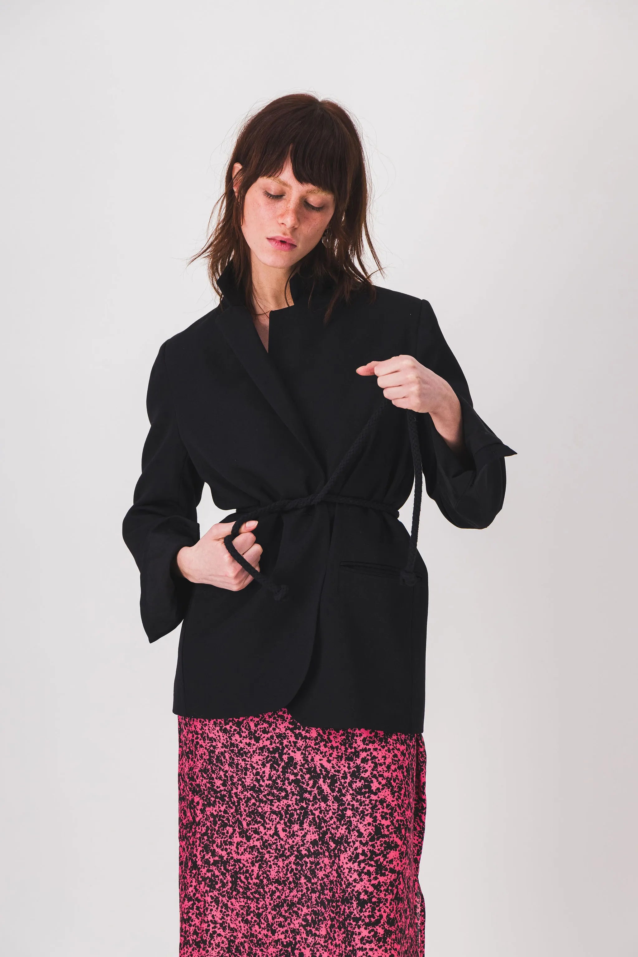 blazer_femme_noir_blazer_lois_pe25