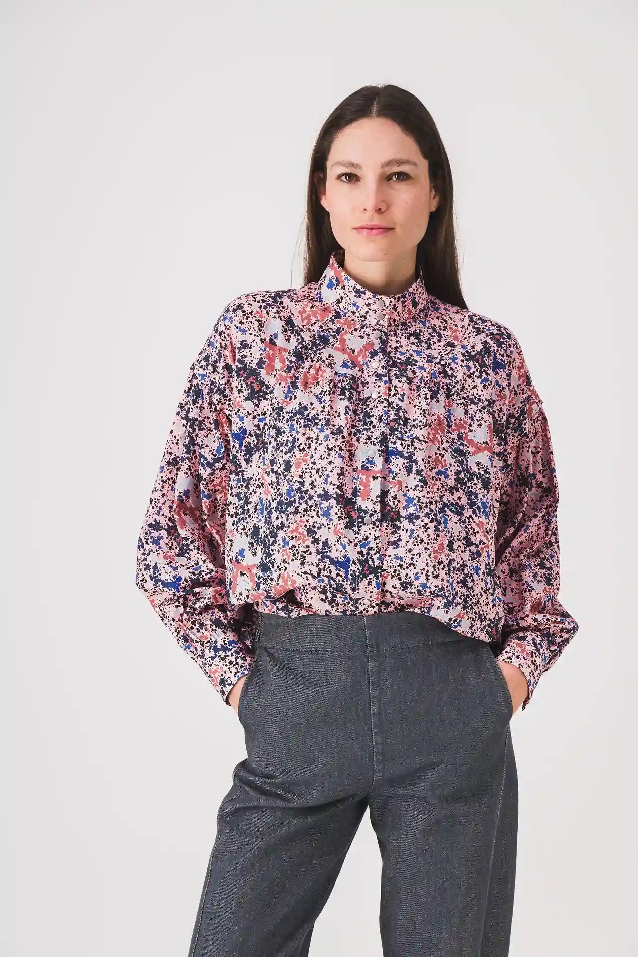 camisa_mujer_estampada_blusa_rosa_magou_pe25
