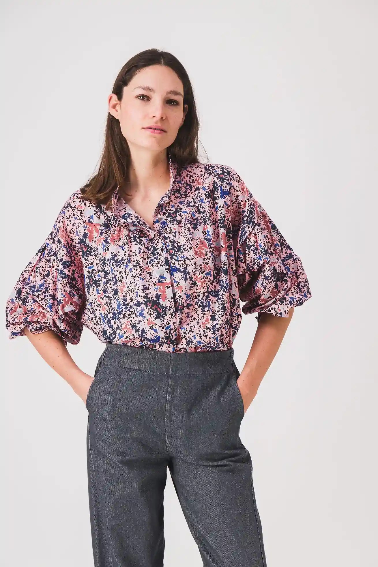 camisa_mujer_estampada_blusa_rosa_magou_pe25