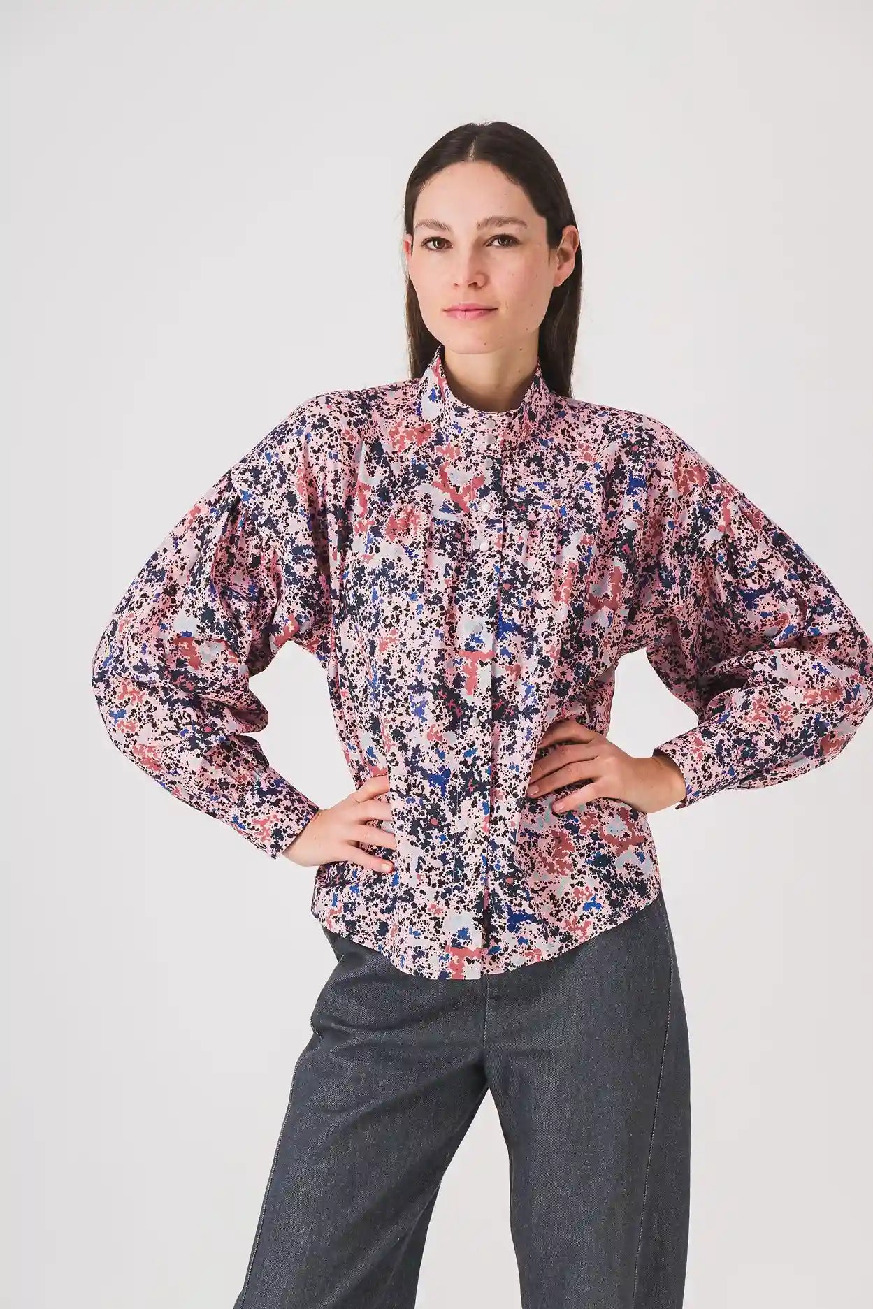 camisa_mujer_estampada_blusa_rosa_magou_pe25