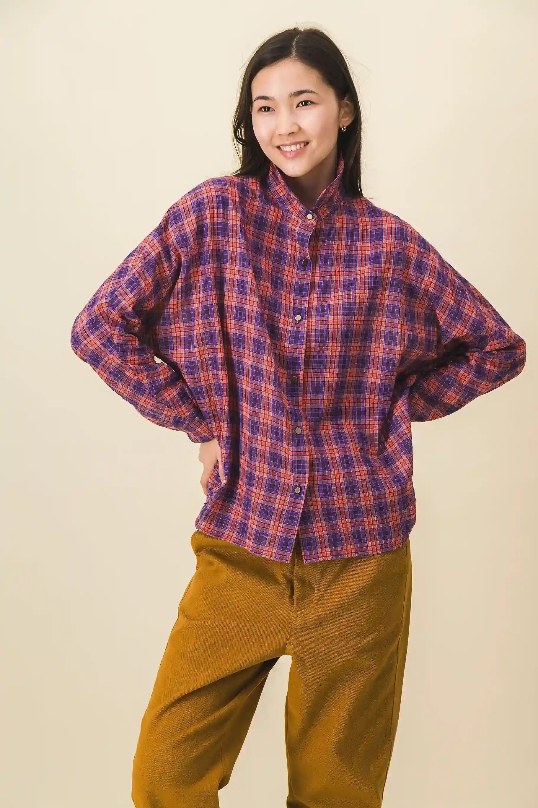 Camisa a cuadros rojos y azules para mujer
