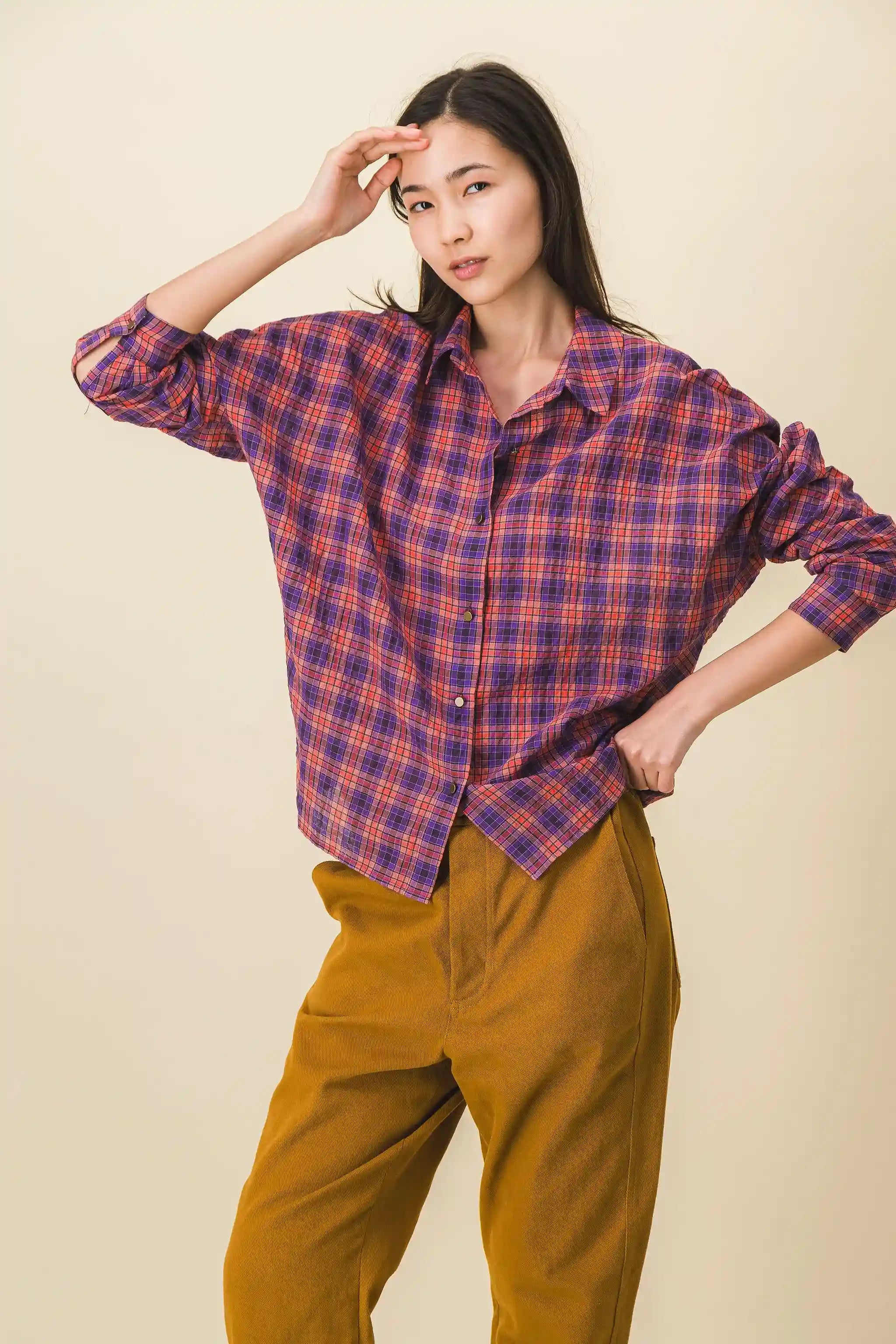 Camisa a cuadros rojos y azules para mujer