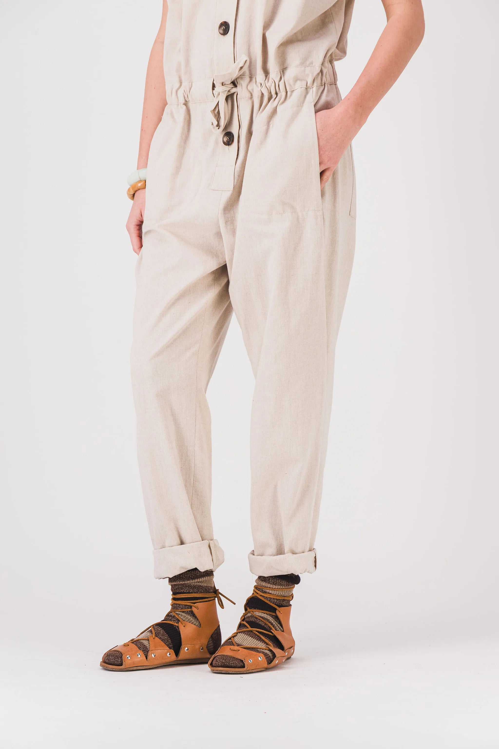 Mono beige de mujer_viviana_jumpsuit_pe25