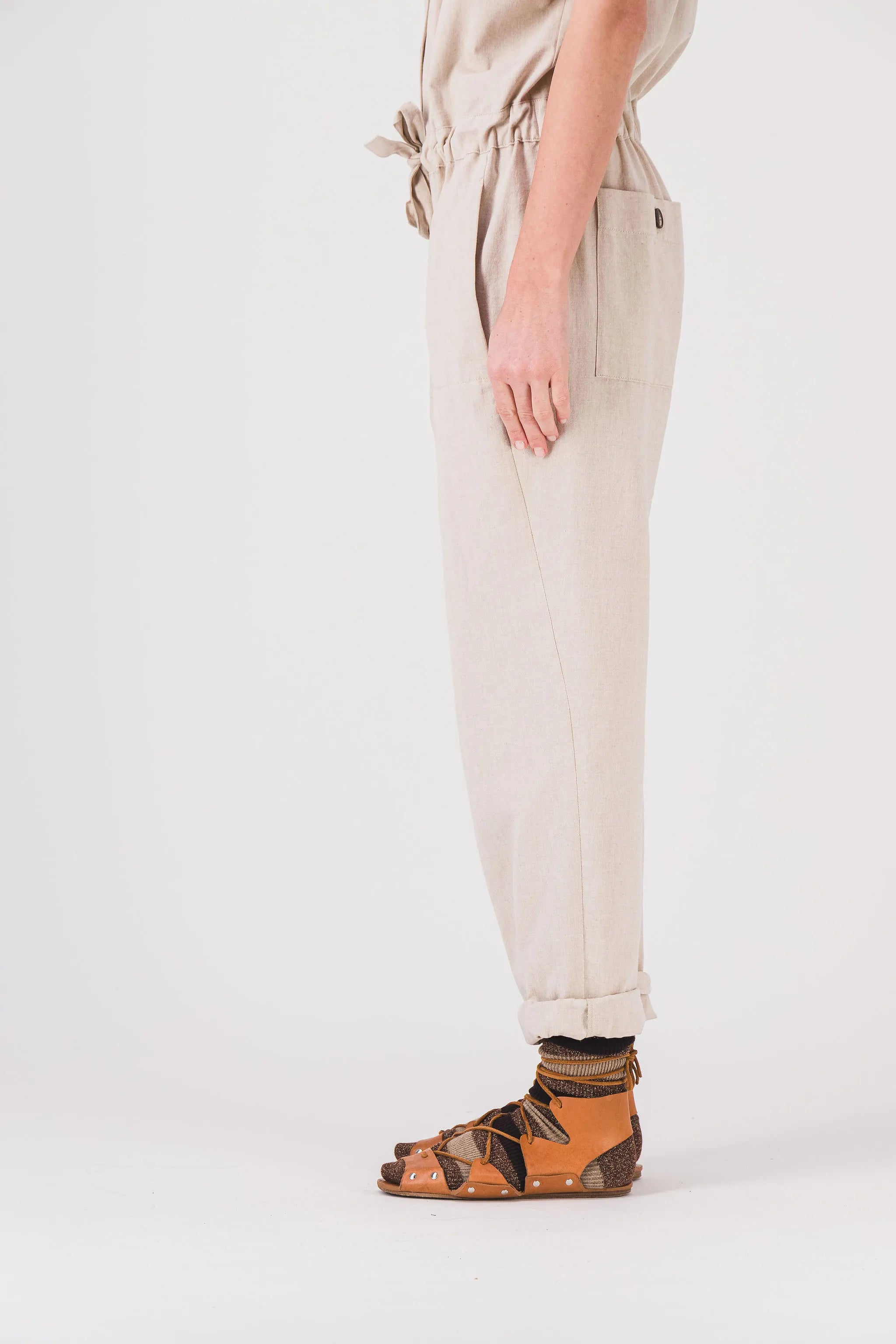 Mono beige de mujer_viviana_jumpsuit_pe25