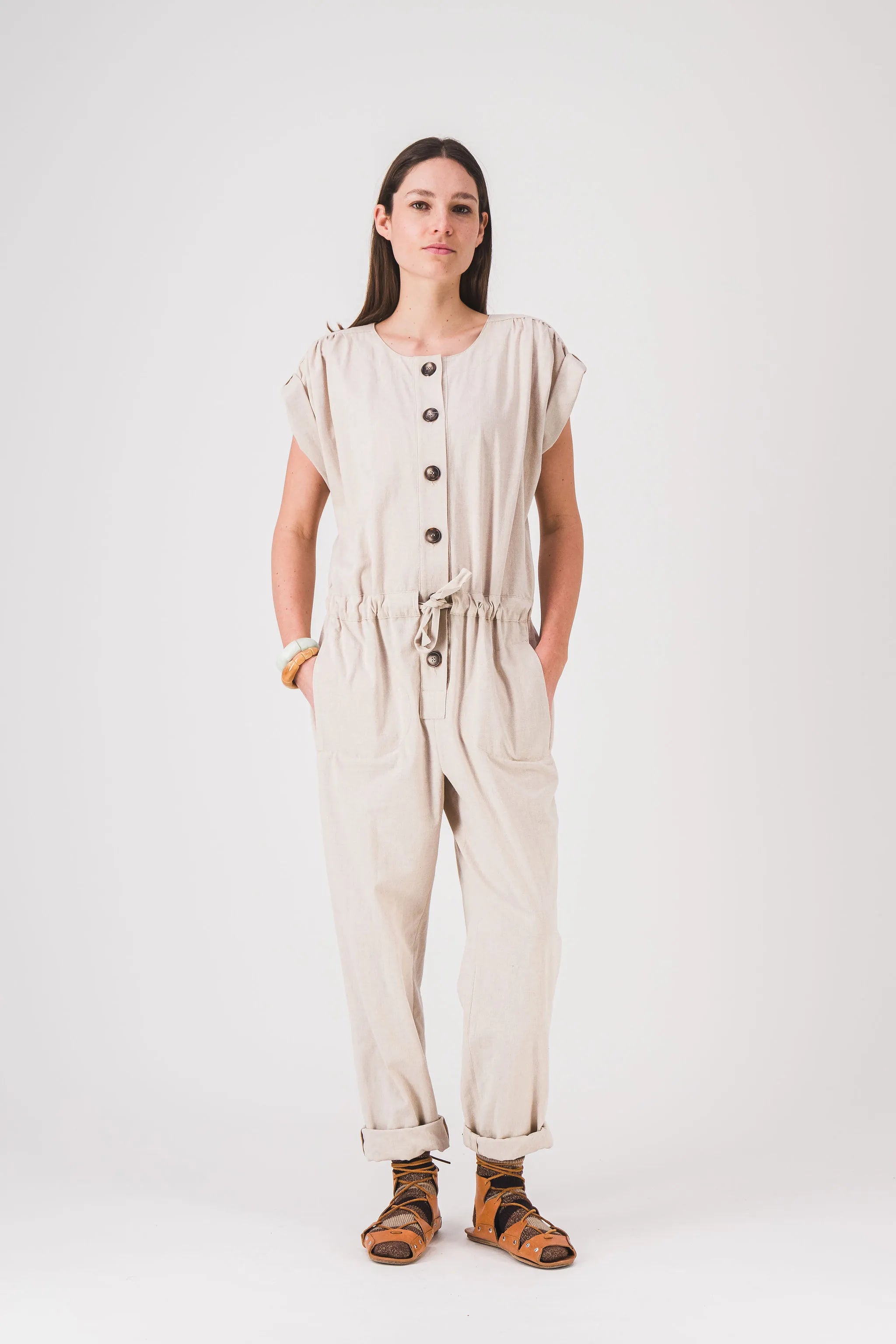 Mono beige de mujer_viviana_jumpsuit_pe25