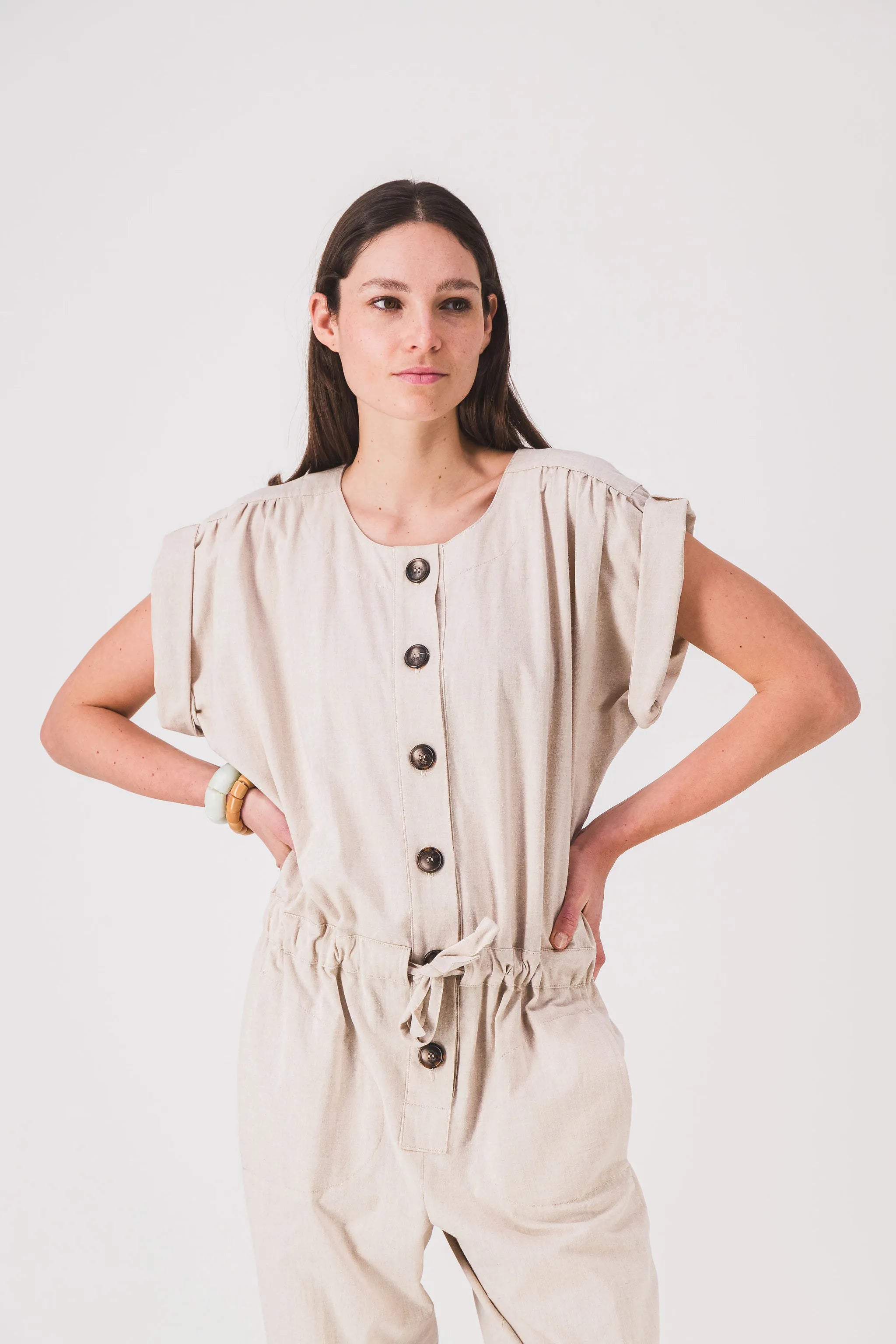 Mono beige de mujer_viviana_jumpsuit_pe25