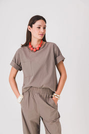Top de mujer de manga corta color caqui, top Gena color caqui, pe25