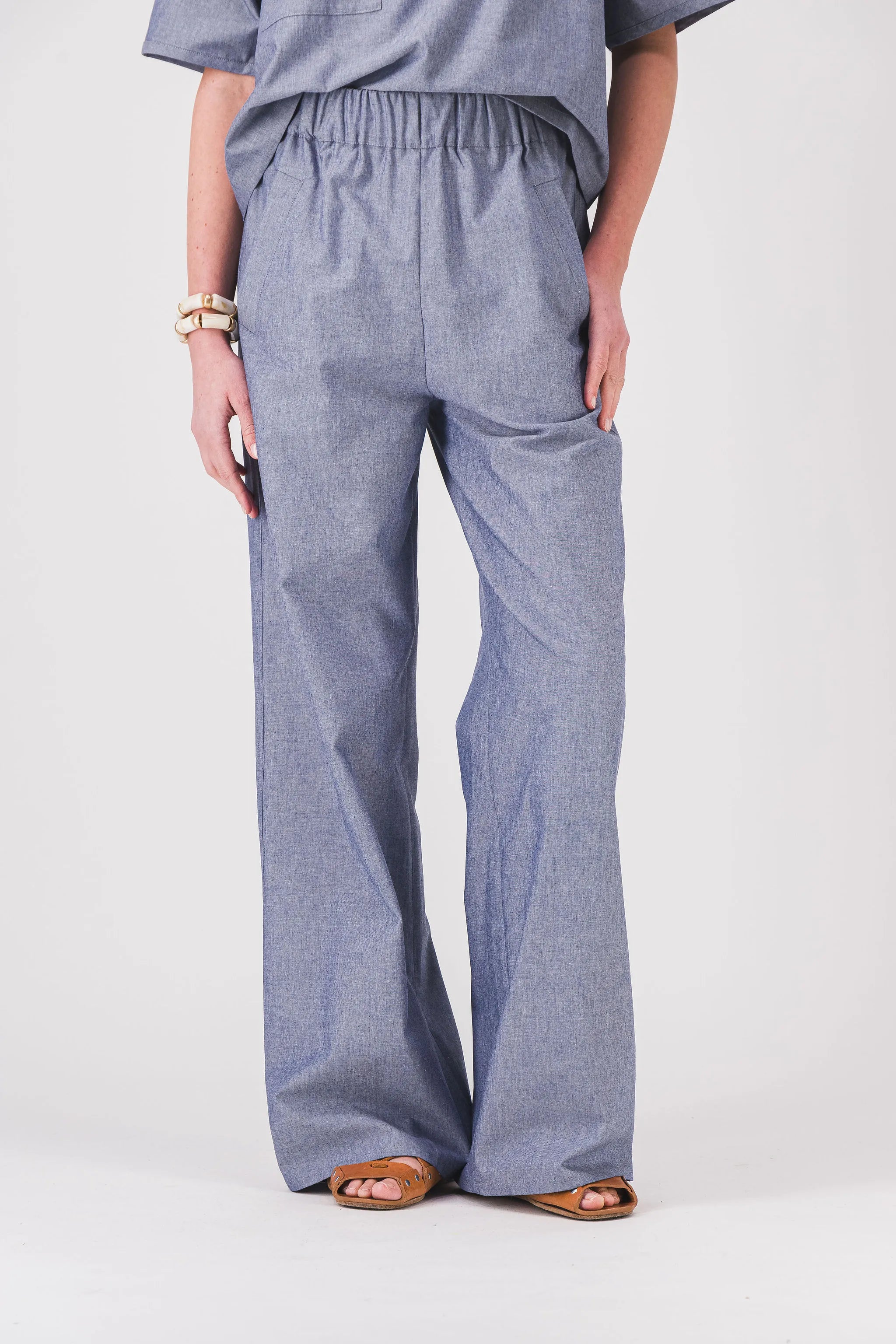 pantalones azules sueltos de mujer__madoune_pants_pe25