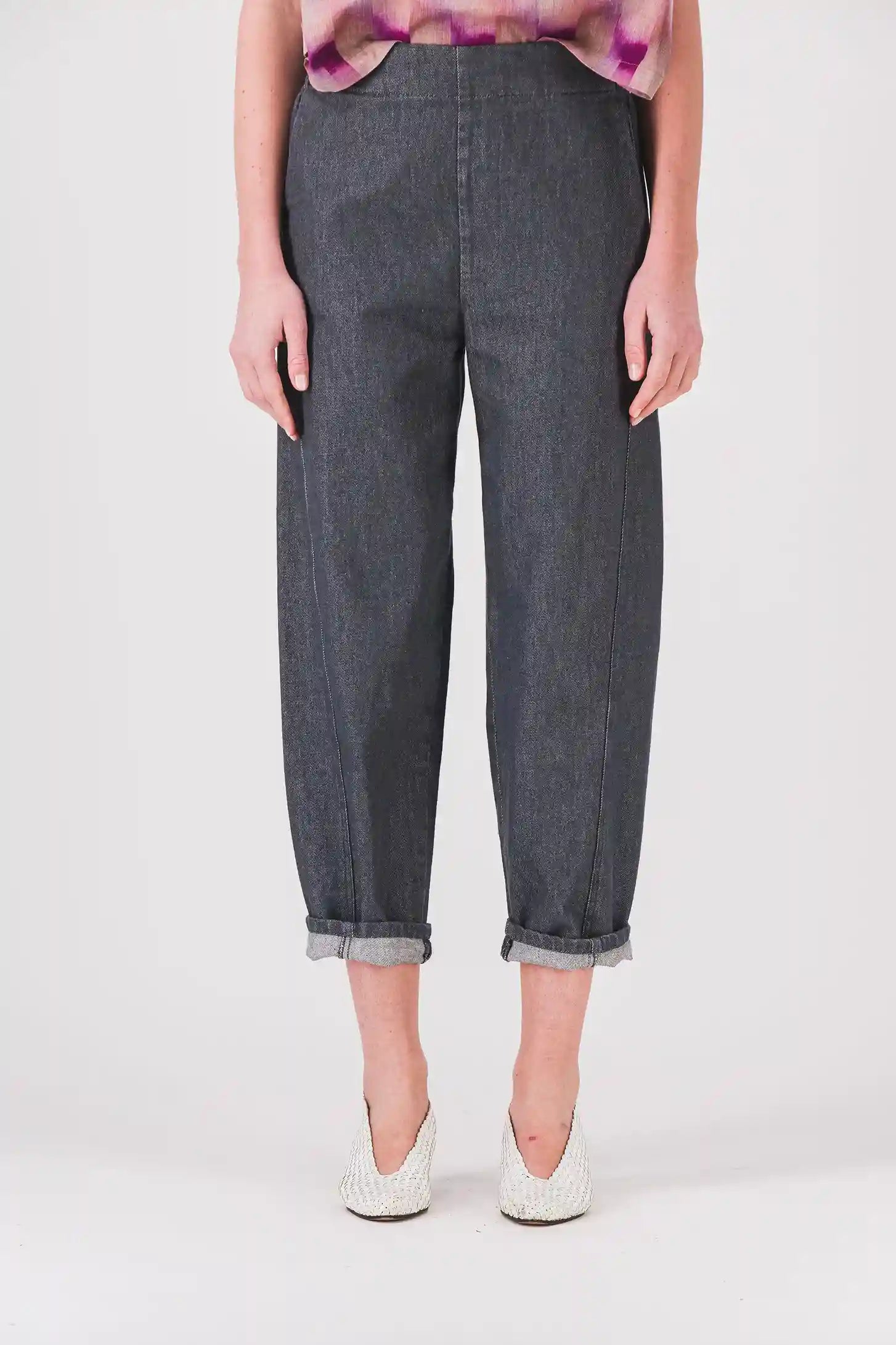 pantalones_mujer_jean_gris_retorcido_pantalon_manou_pe25
