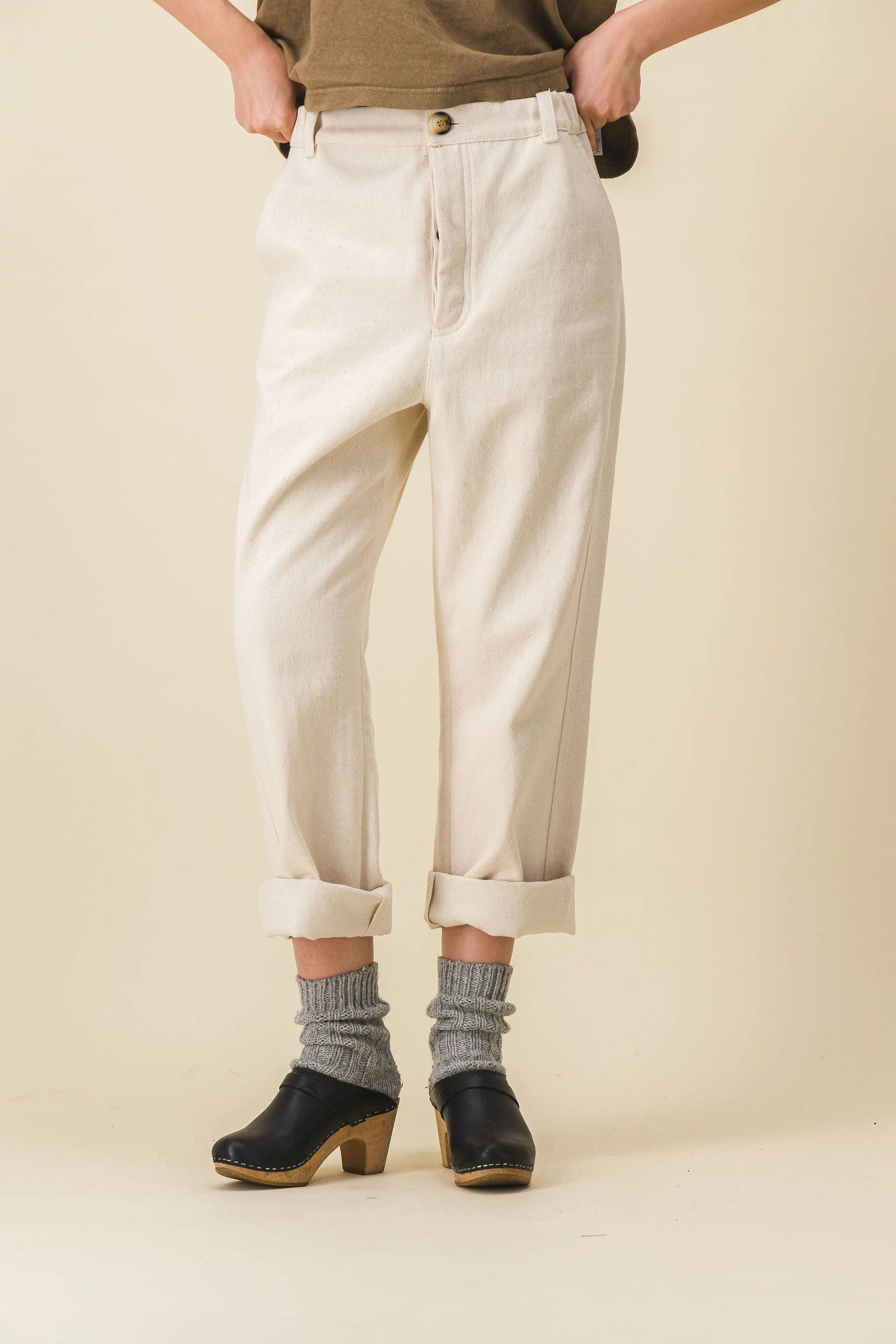 Pantalones anchos blancos de mujer