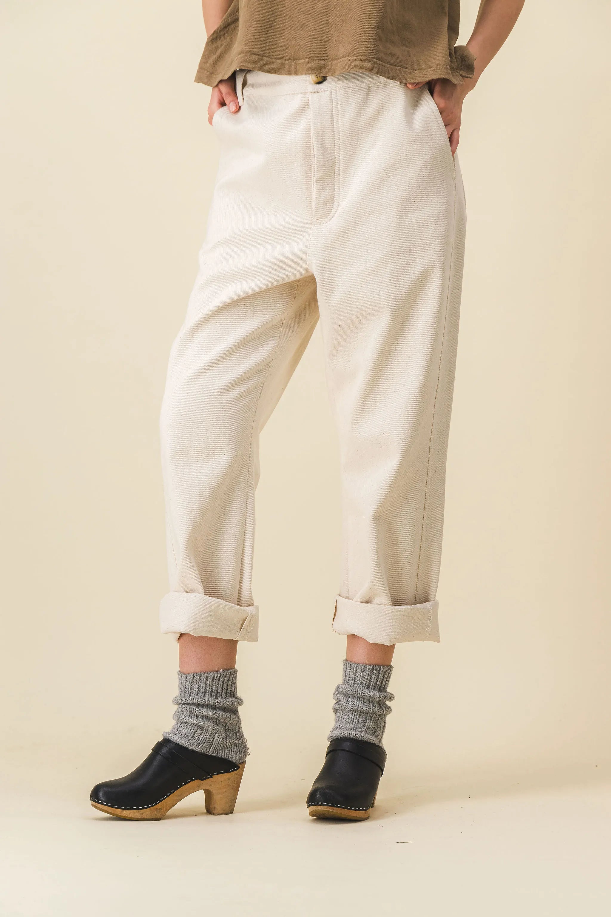 Pantalones anchos blancos de mujer