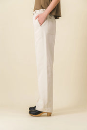 Pantalones anchos blancos de mujer