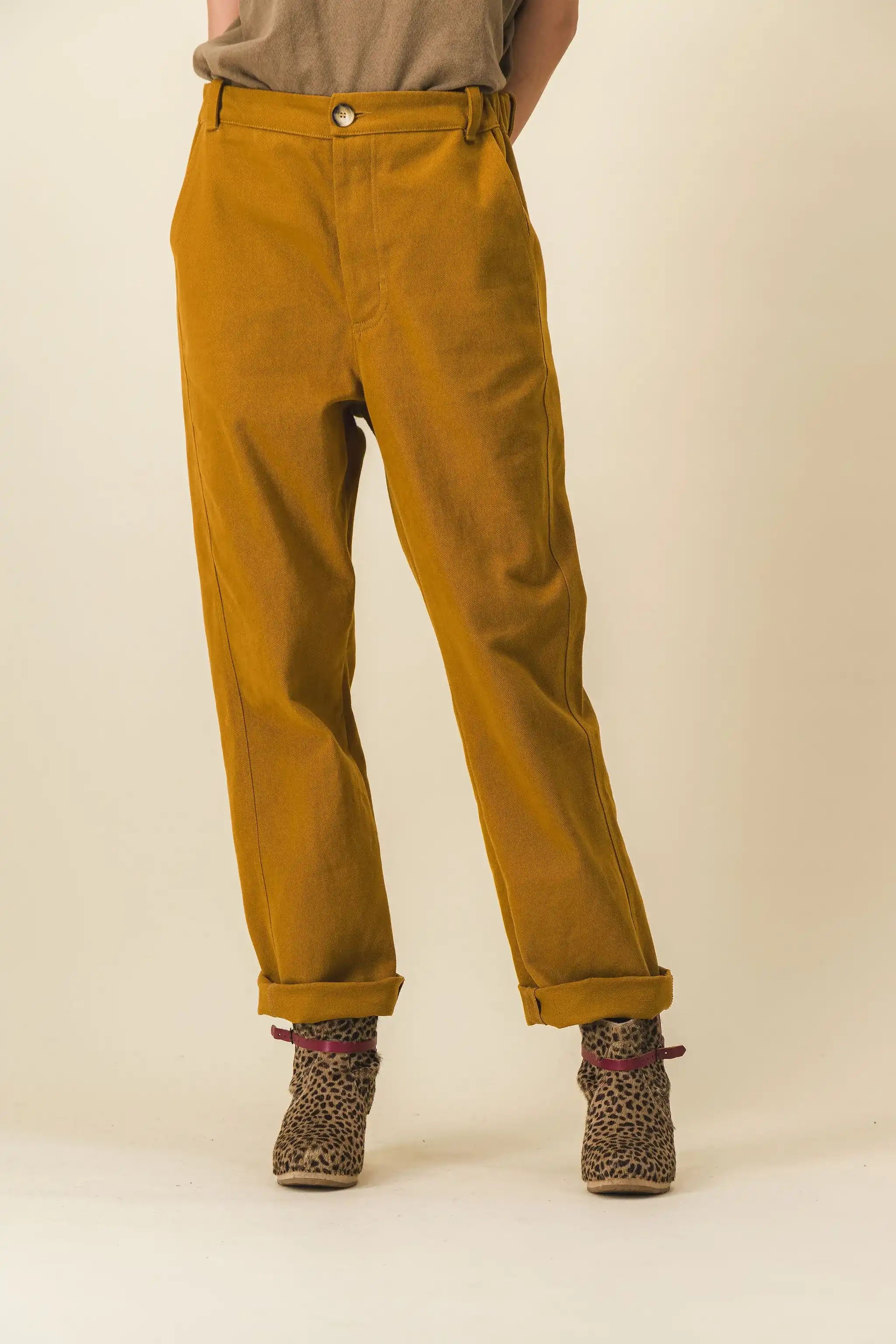 Pantalones anchos marrones de mujer