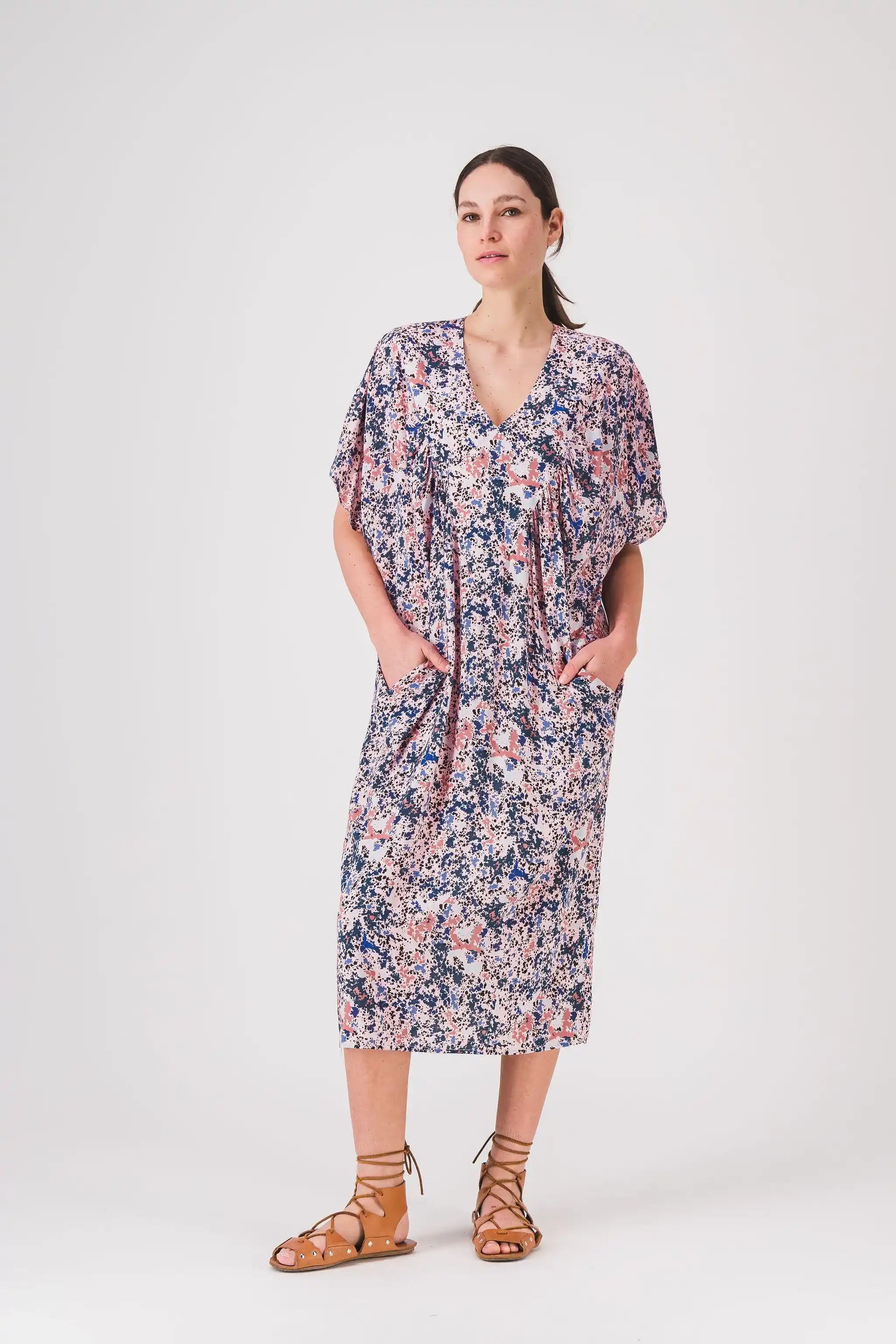 vestido estampado cuello pico largo bertha pe25