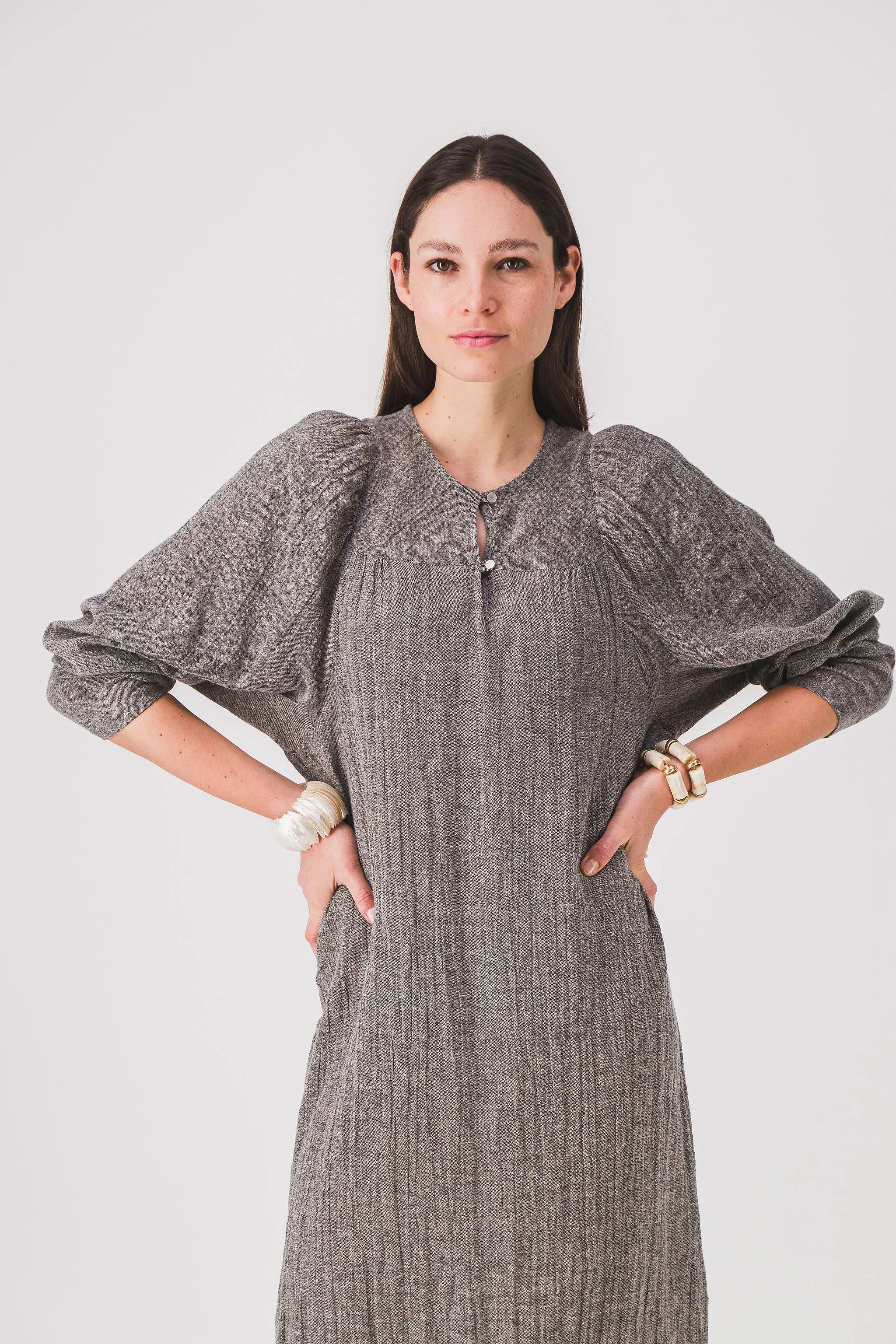 vestido largo recto gris vestido de vanidad pe25