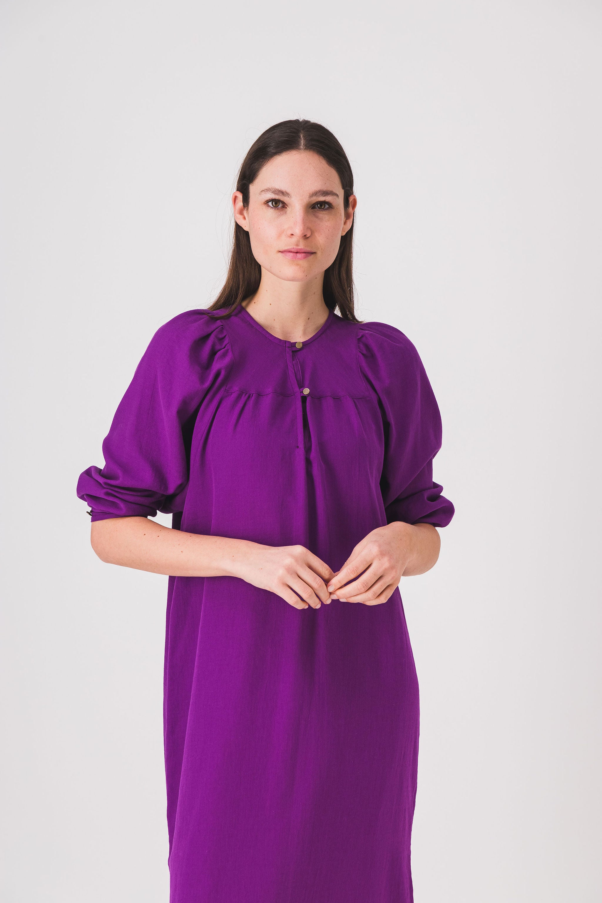 vestido largo recto morado vestido mariette pe25