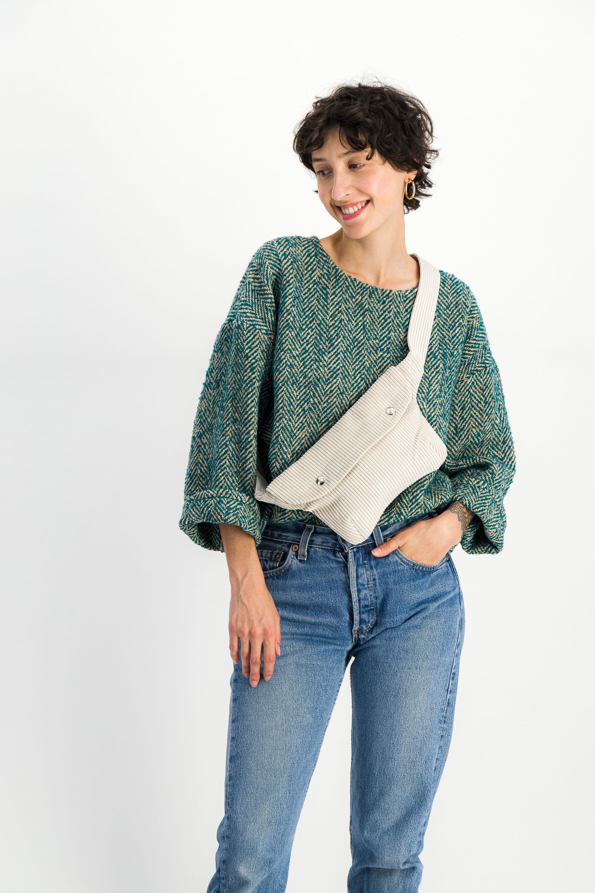 Riñonera de pana beige para mujer