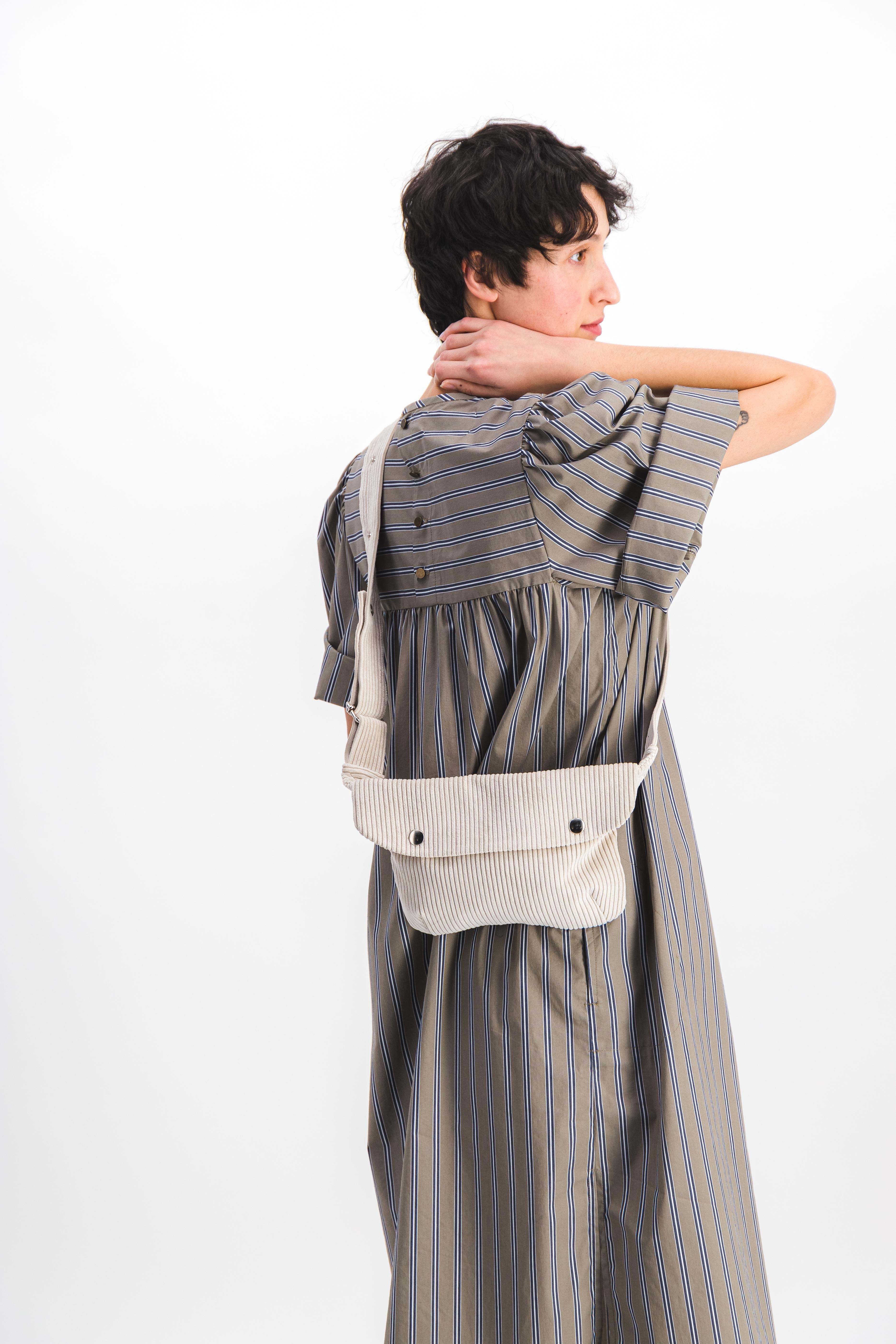Riñonera de pana beige para mujer