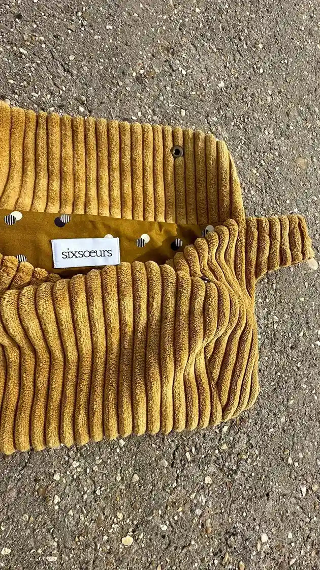 Riñonera de pana color bronce para mujer