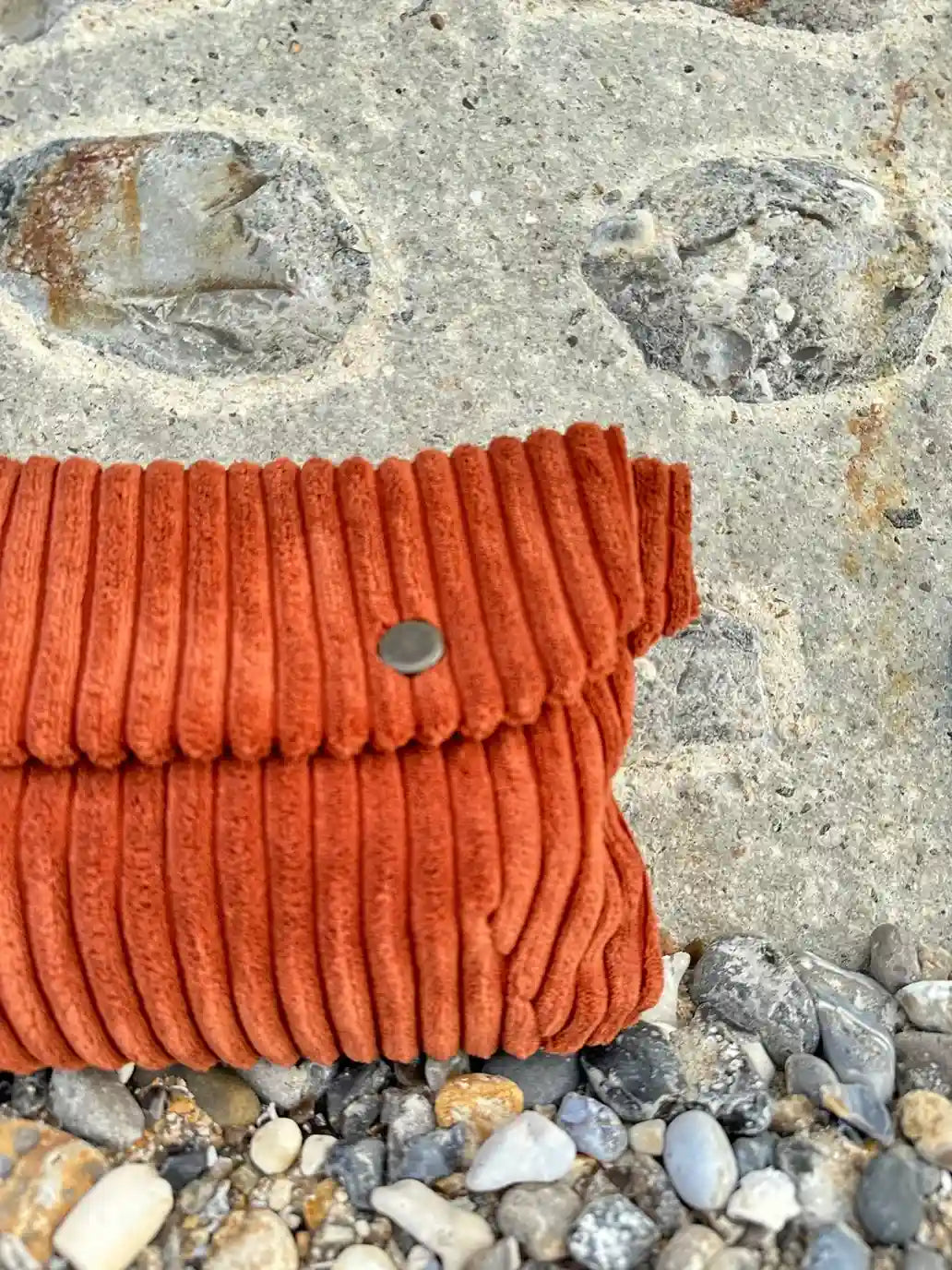 Riñonera de pana roja oscura para mujer
