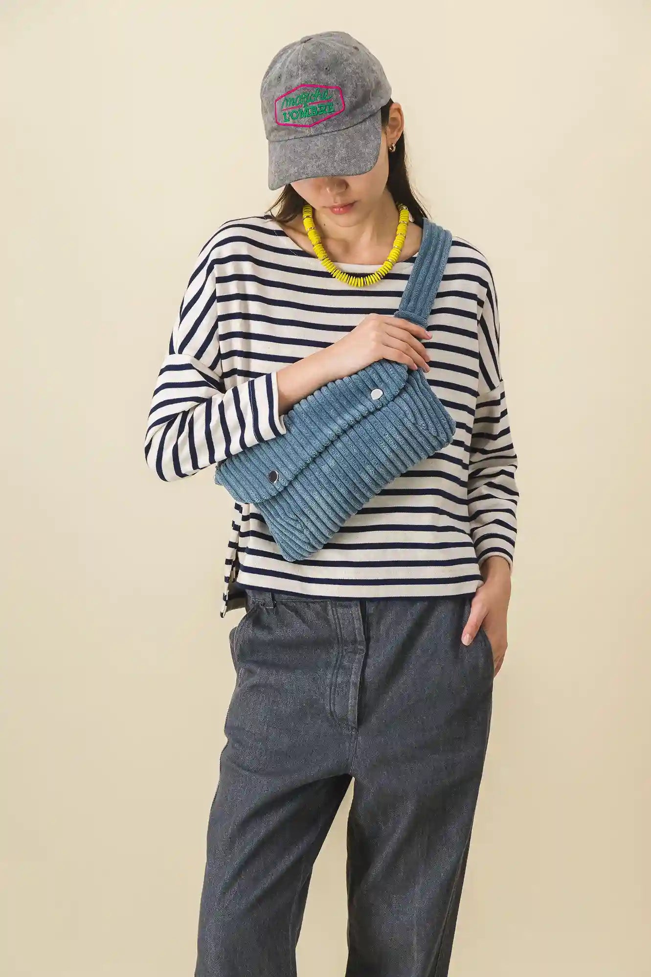 Riñonera de pana azul para mujer