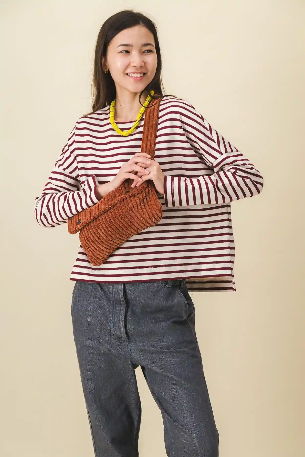Riñonera de pana roja oscura para mujer