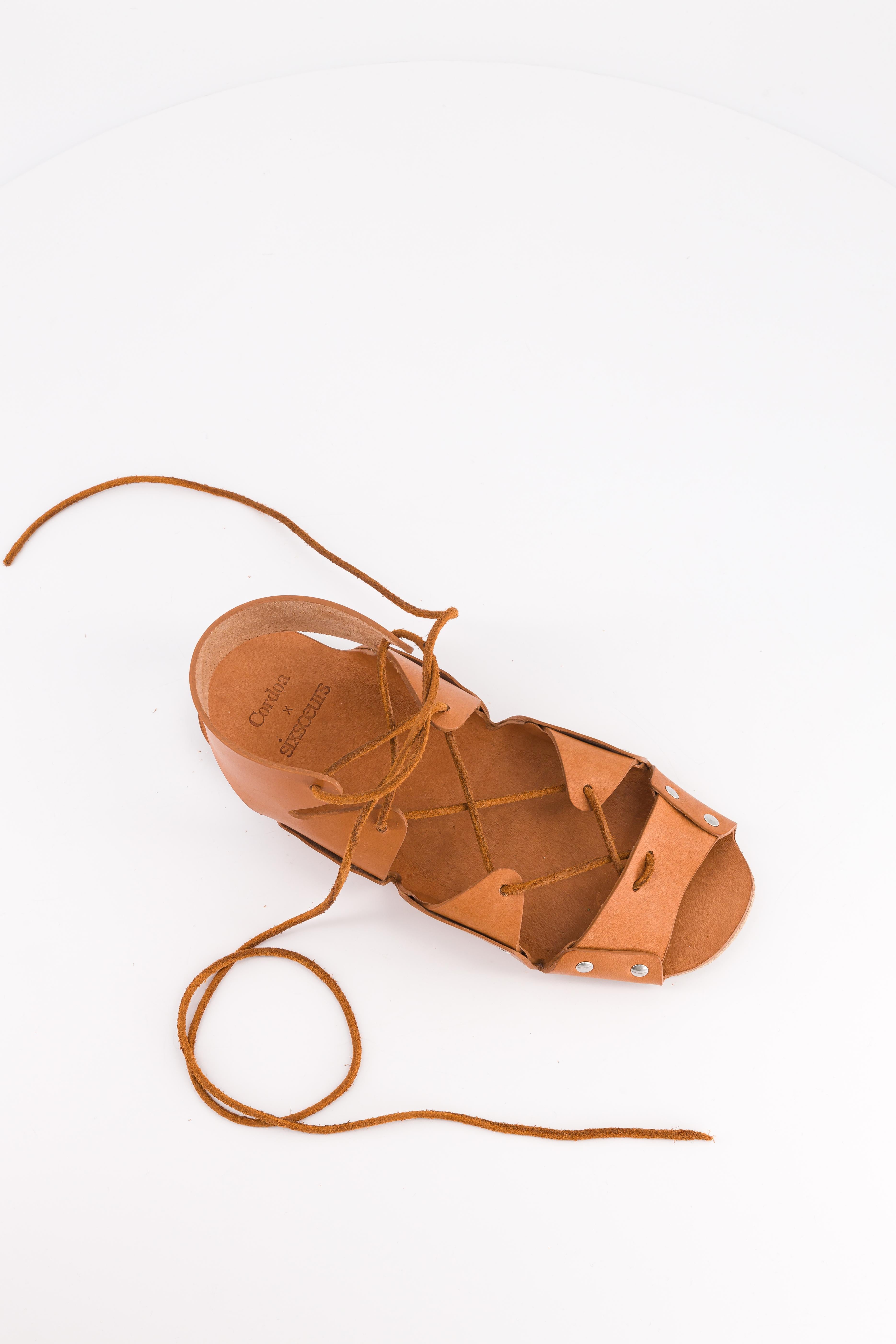 sandalias de piel marrón para mujer