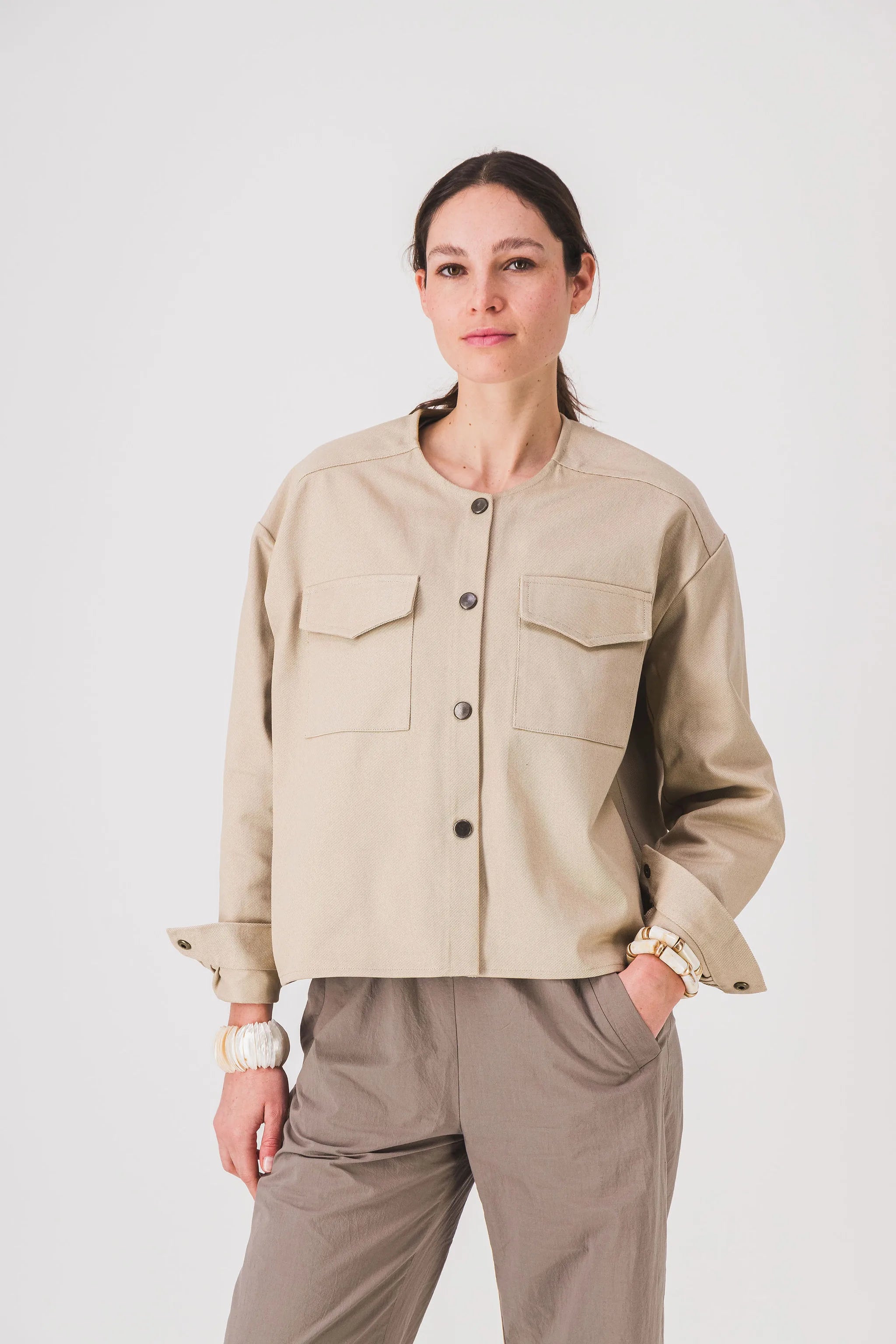 Chaqueta corta de mujer beige dolly jacket pe25
