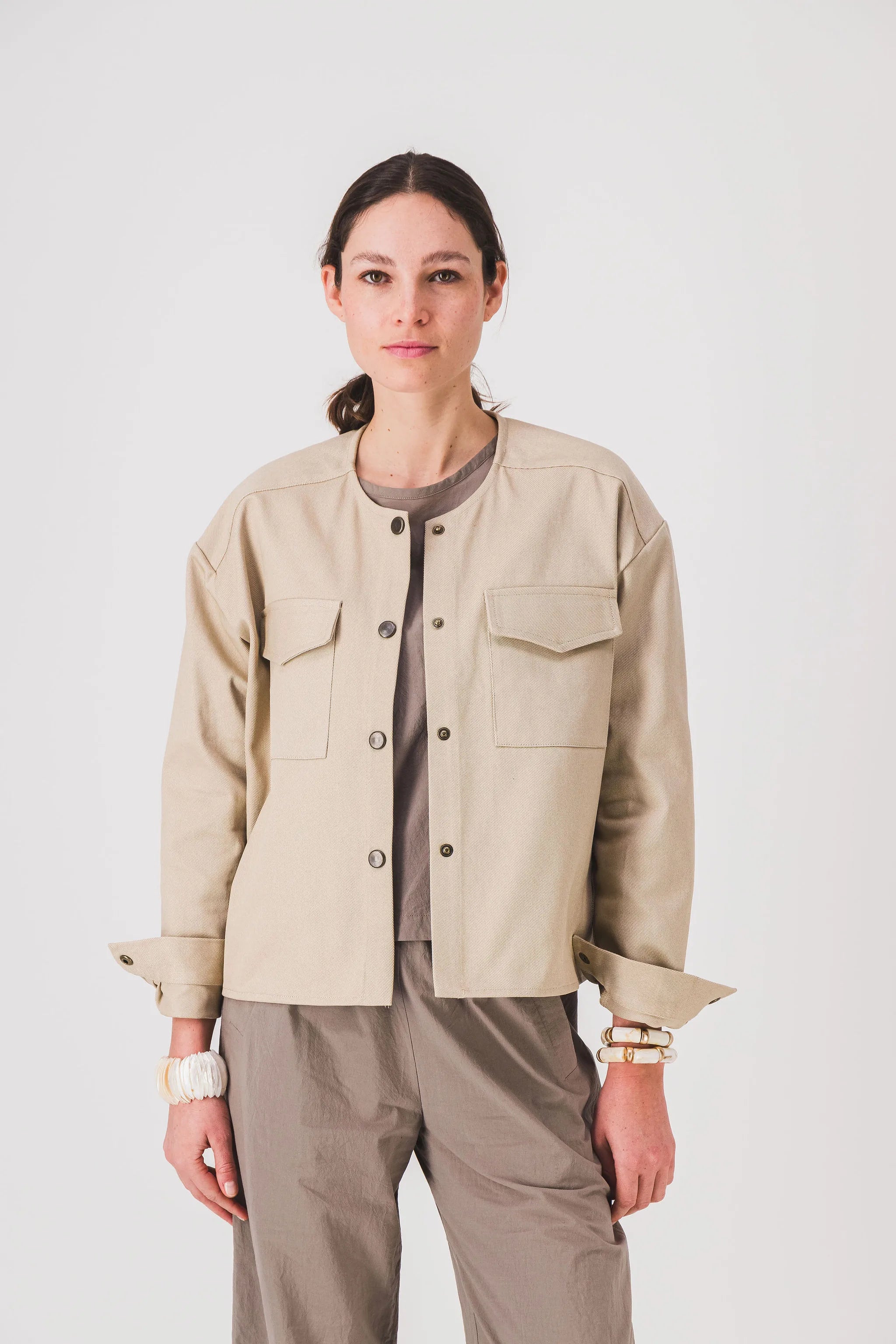 Chaqueta corta de mujer beige dolly jacket pe25