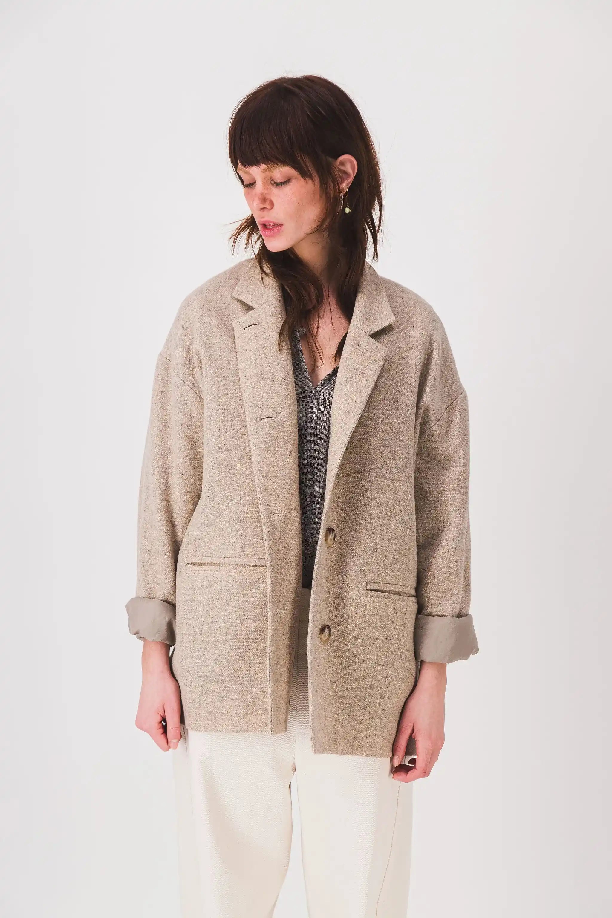 chaqueta recta de lana beige, chaqueta donita, pe25