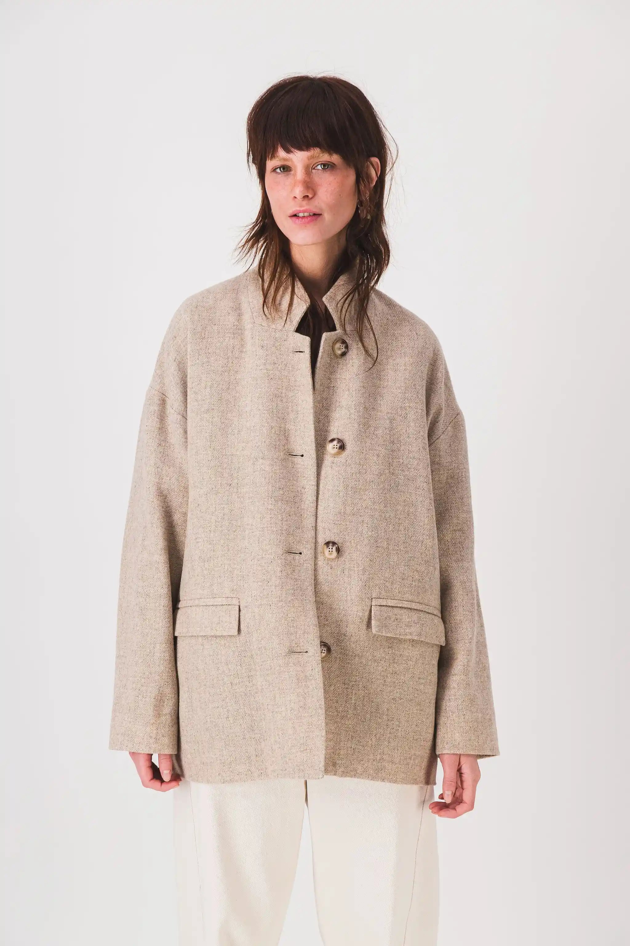chaqueta recta de lana beige, chaqueta donita, pe25