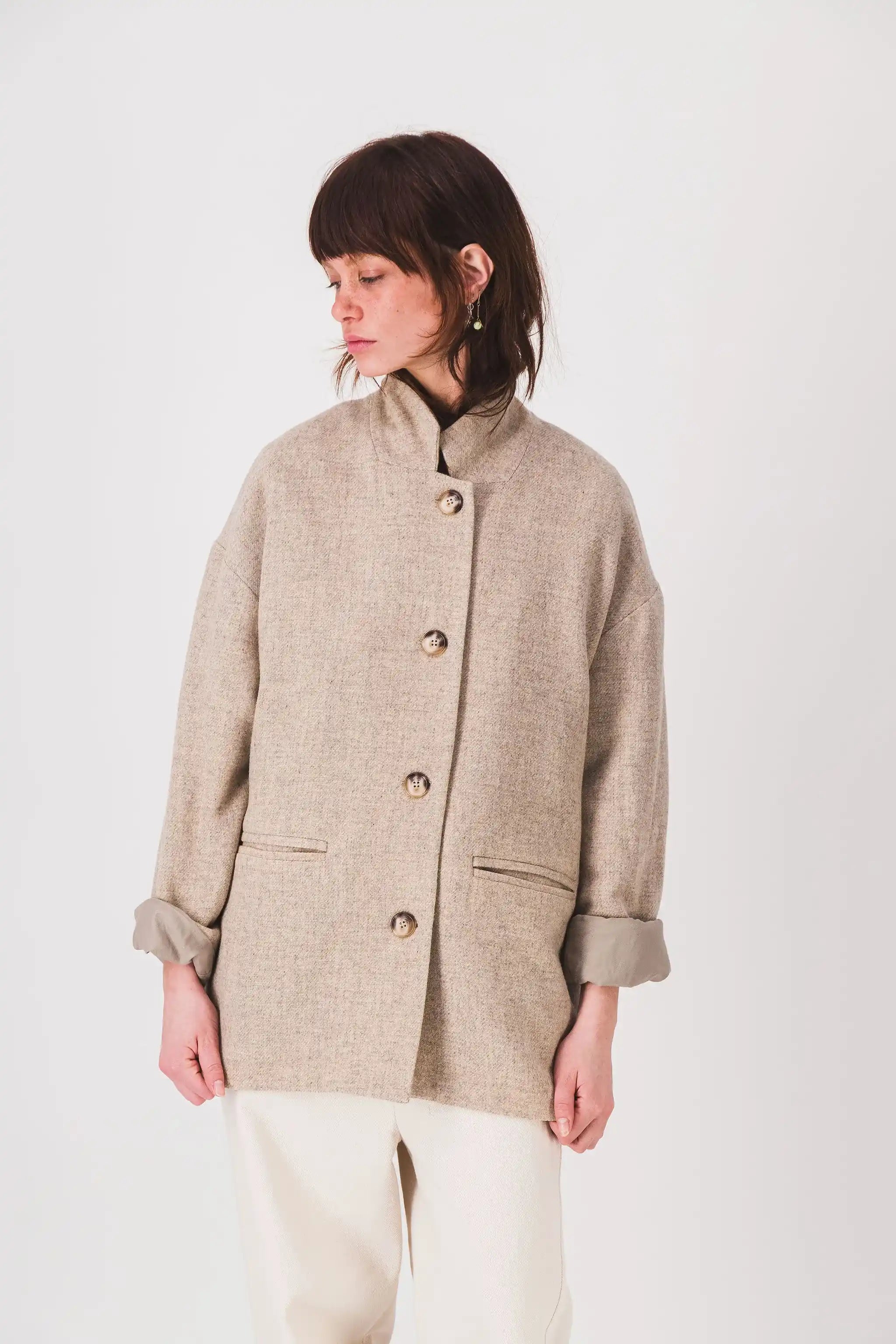 chaqueta recta de lana beige, chaqueta donita, pe25